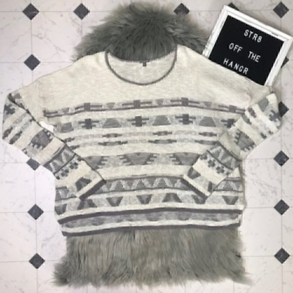 Charlotte Russe off white crew neck sweater size L
